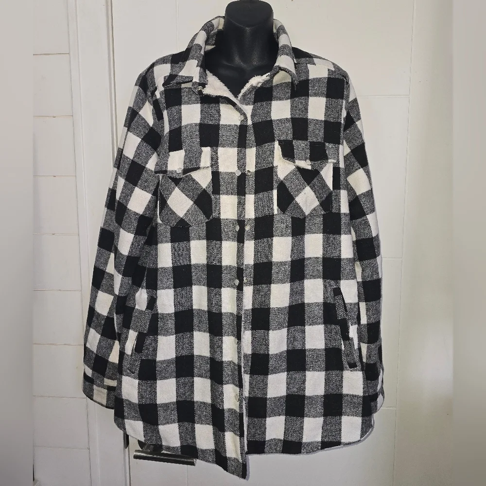 Bluivy Plaid Sherpa Lined Black/White Checkered Shacket Sz L - Picture 2 of 10
